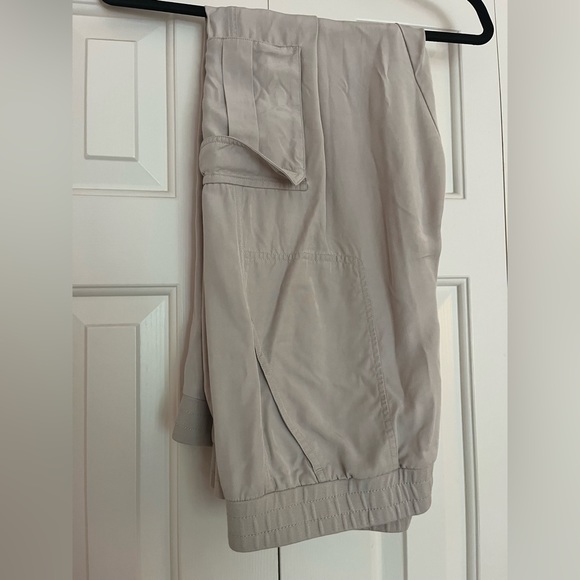 BCBG MAXAZRIA Cream Cargo Pants - Picture 3 of 4
